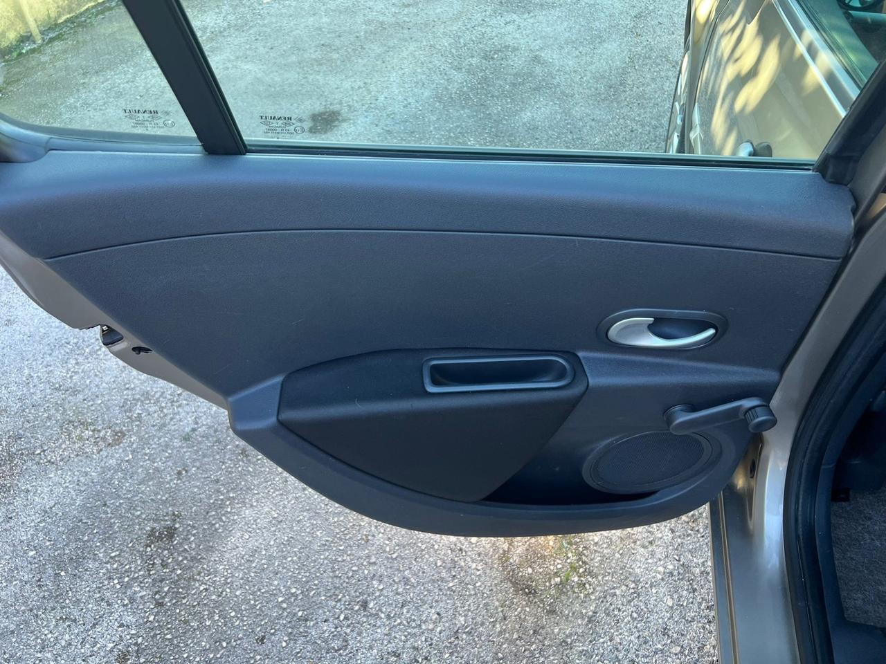 RENAULT CLIO 1.2 BENZINA 101 (CV) 2010