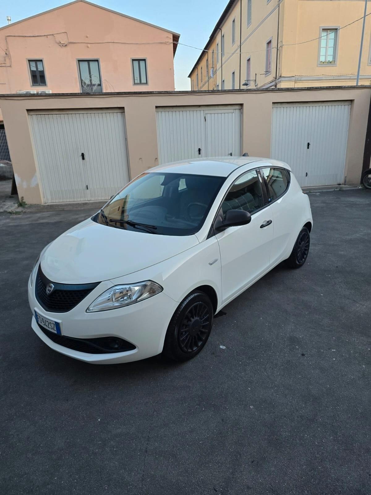 Lancia Ypsilon 1.2 69 CV 5 porte metano Ecochic Platinum