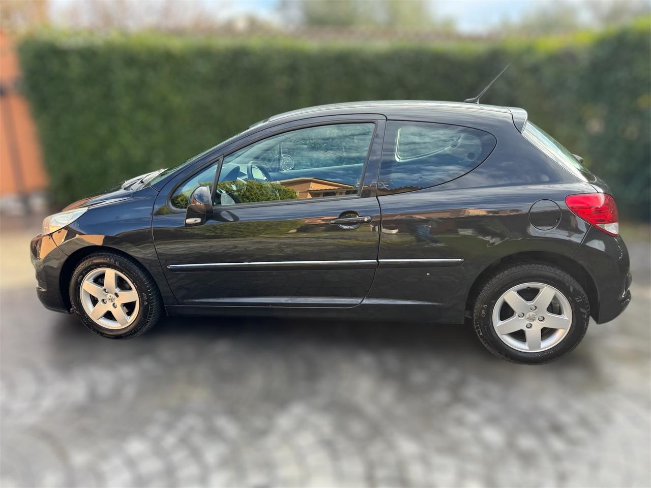 PEUGEOT 207 1.4 benzina - POCHI KM - 2010
