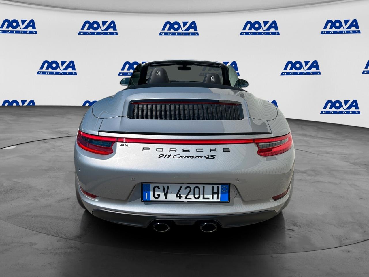 Porsche 911 Carrera 4S Cabriolet PDK Interni heritage design
