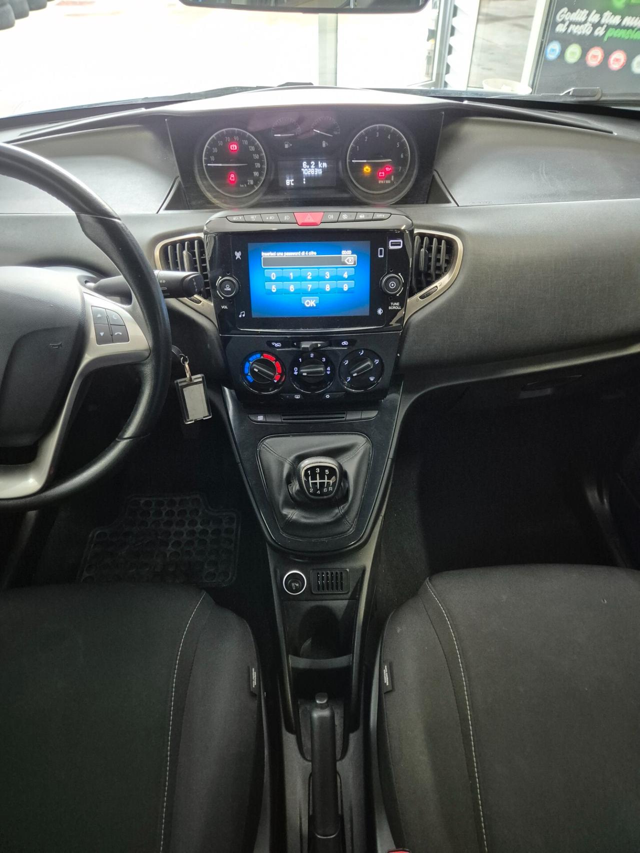 Lancia Ypsilon 1.0 FireFly 5 porte S&S Hybrid Ecochic Gold