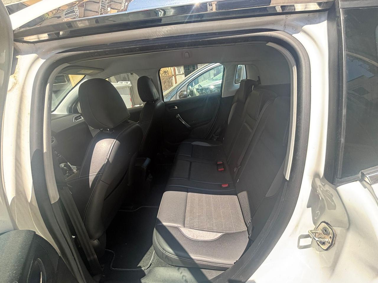 Peugeot 2008 1.6 e-HDi Urban Cross FINANZIABILE