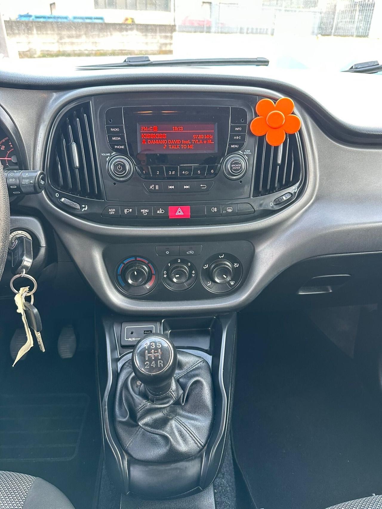 Fiat doblo 5 posti autocarro