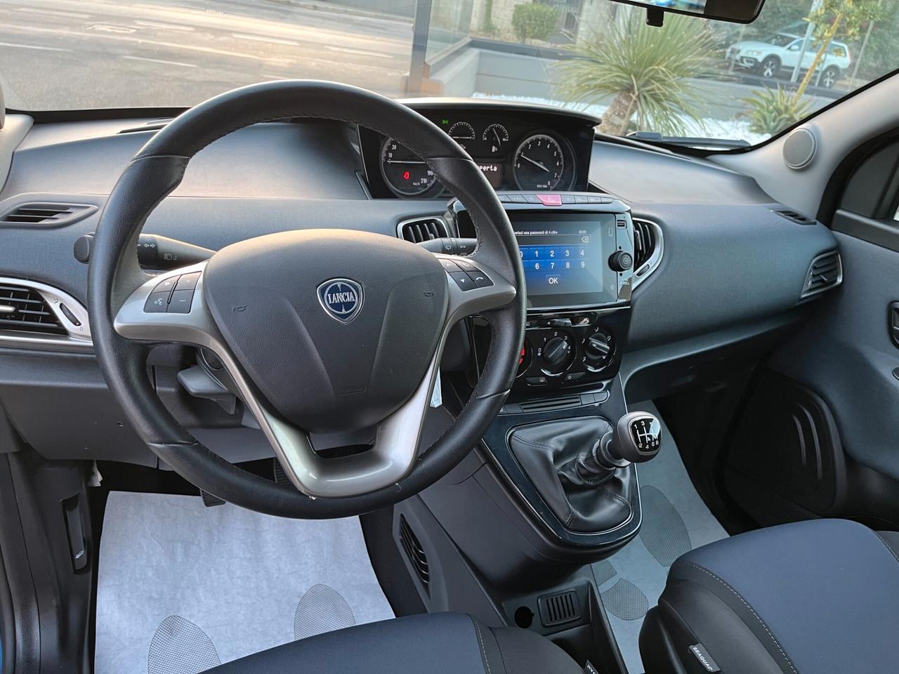 Lancia Ypsilon 1.0 FireFly 5 porte S&S Hybrid Gold
