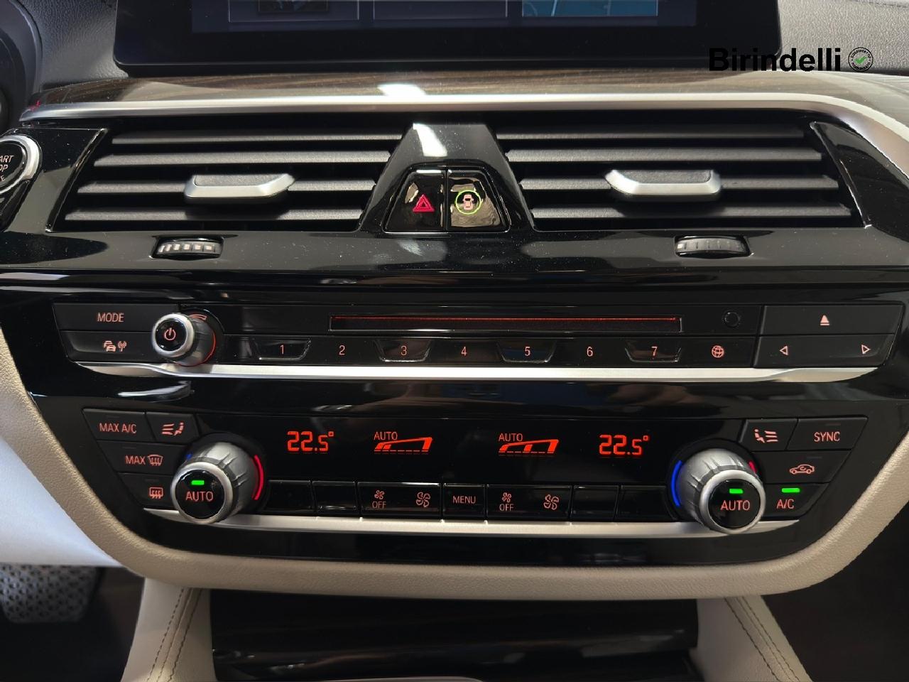 BMW Serie 5(G30/31/F90) - 518d Touring Luxury