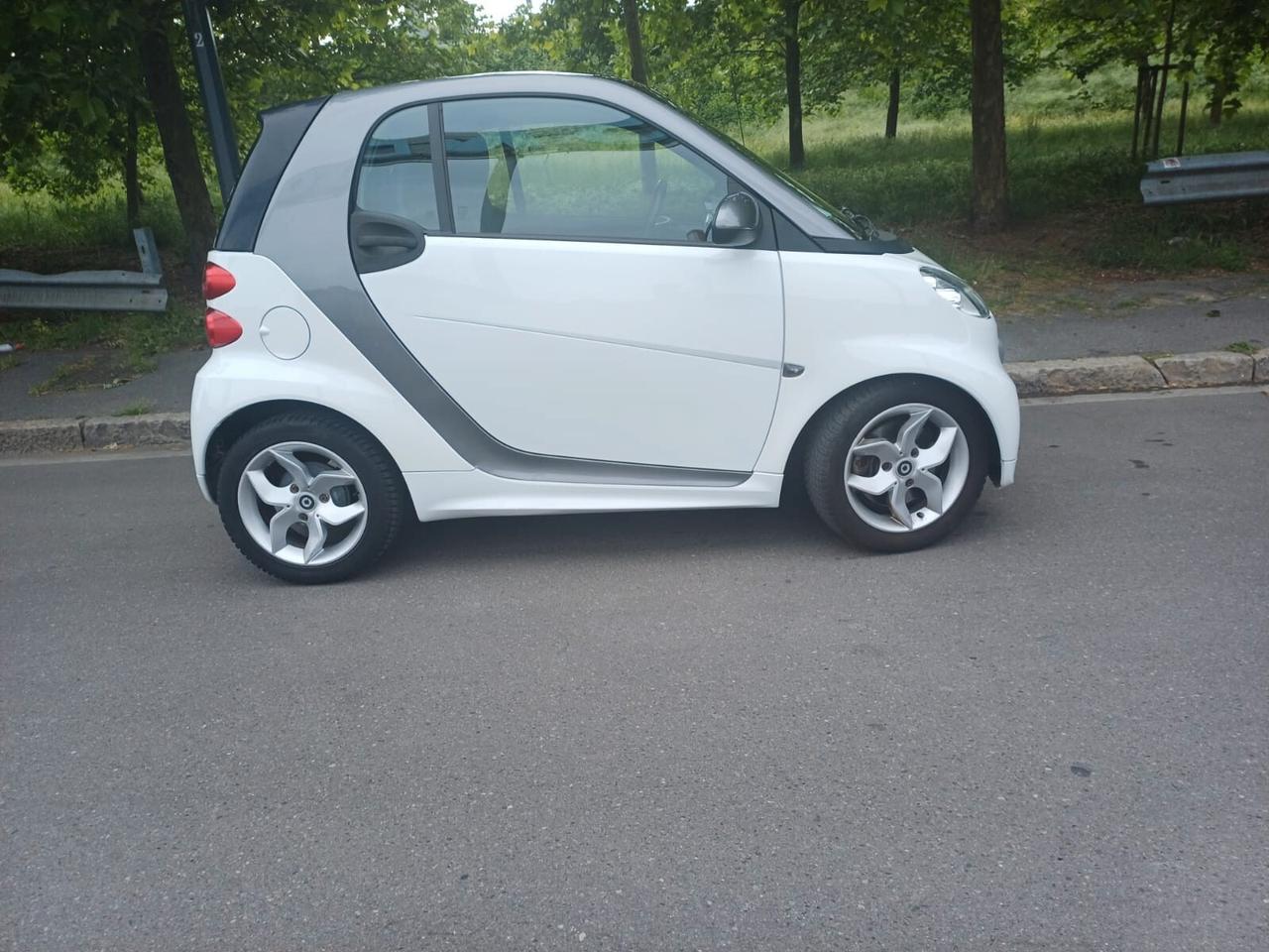 Smart ForTwo 1000 52 kW MHD SERVOSTERZO