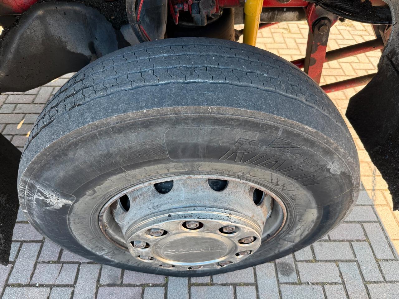 Scania P93.220 Cisterna bitume con asfaltatrice