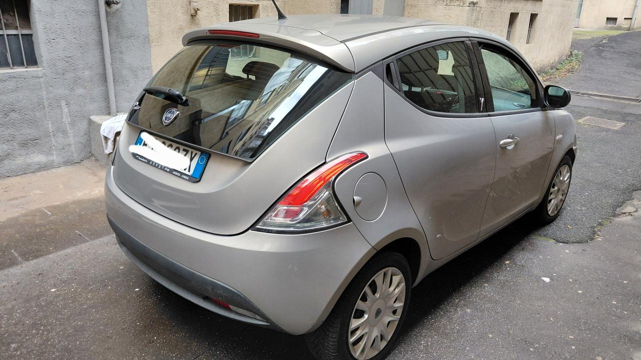 Lancia Ypsilon 0.9 TwinAir 85 CV 5 porte S&S Platinum