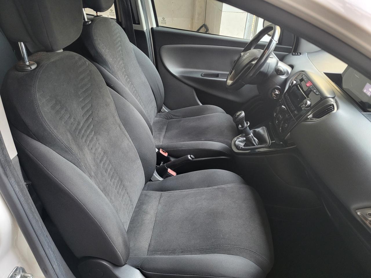 Lancia Ypsilon 1.2 69 CV 5 porte Gold