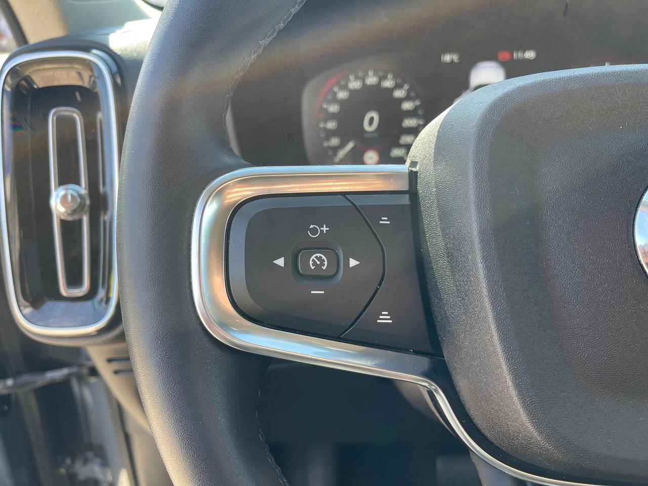 Volvo XC40 T3 Momentum Pro #10192