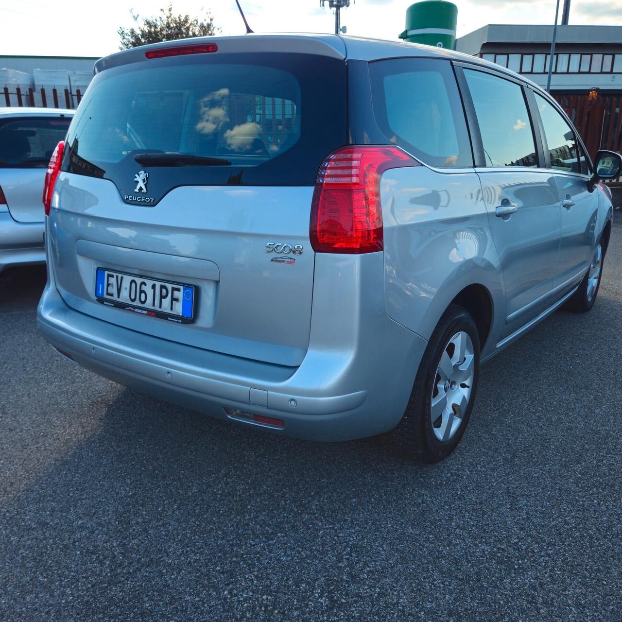 Peugeot 5008 1.6 HDi 115CV Business