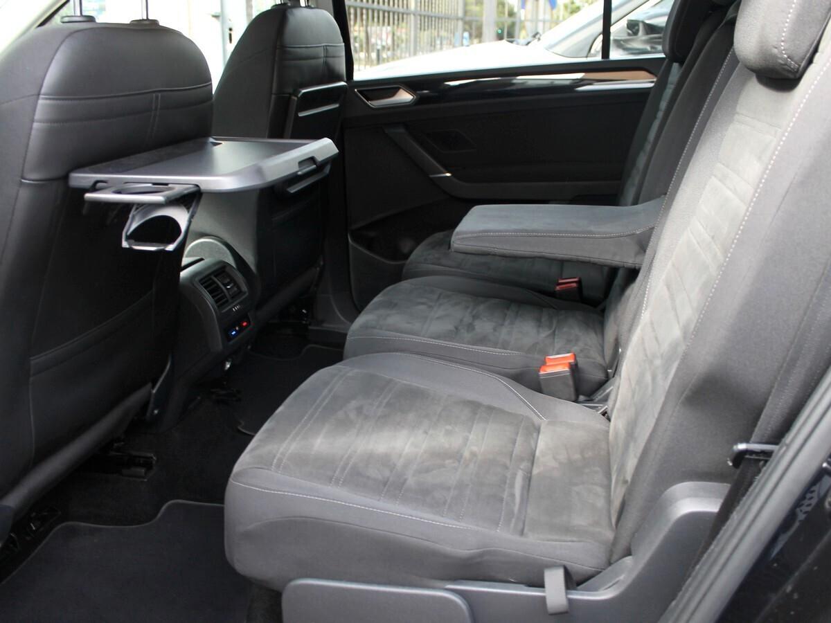 Volkswagen Touran 2.0 TDI 150 CV SCR DSG Executive BlueMotion Tech.7p Nav PDC UNIPRO IVA DEDUC.