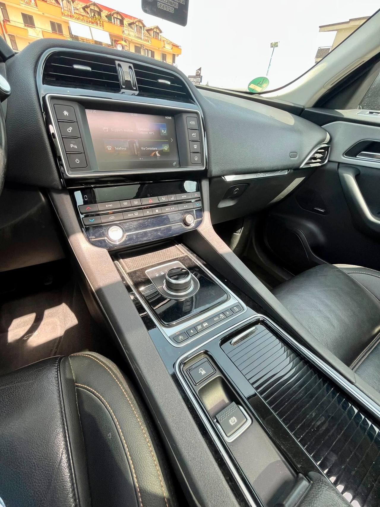 Jaguar F-Pace 2.0 D 180 CV AWD Portfolio