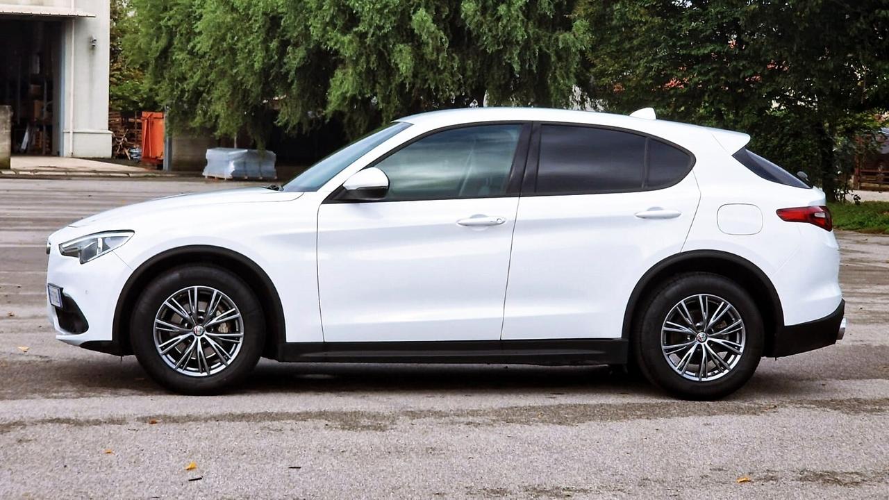 Alfa Romeo Stelvio 2.2 Turbodiesel 180 CV AT8 RWD Super