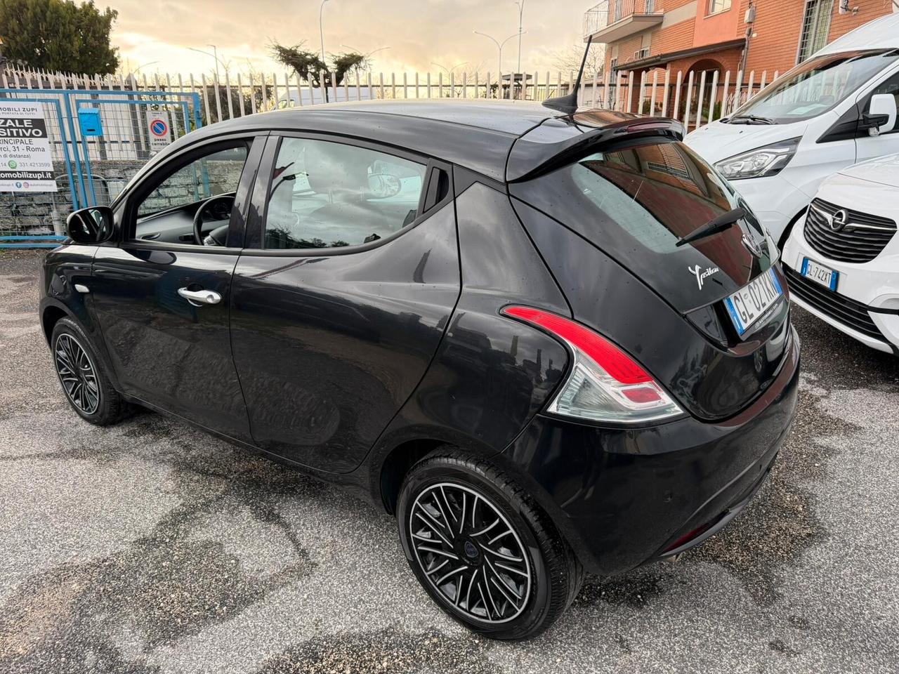 Lancia Ypsilon Hybrid 1.0 **SENSORI POSTERIORI**