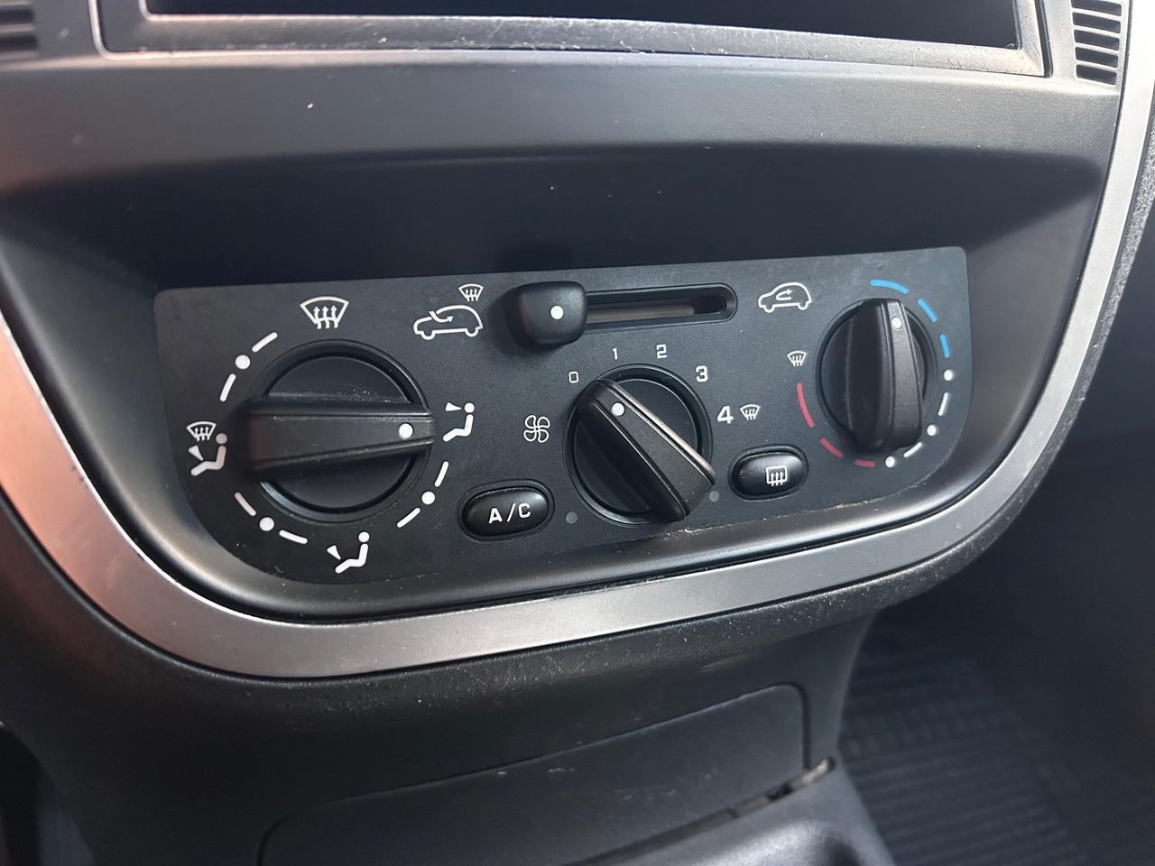 Citroen C2 09 1.1 airdream Elegance - 2010