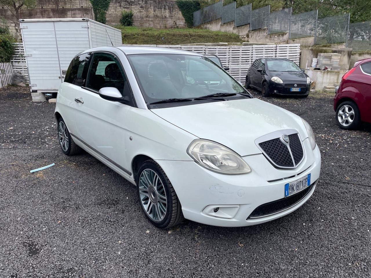 Lancia Ypsilon 1.2 Modamilano