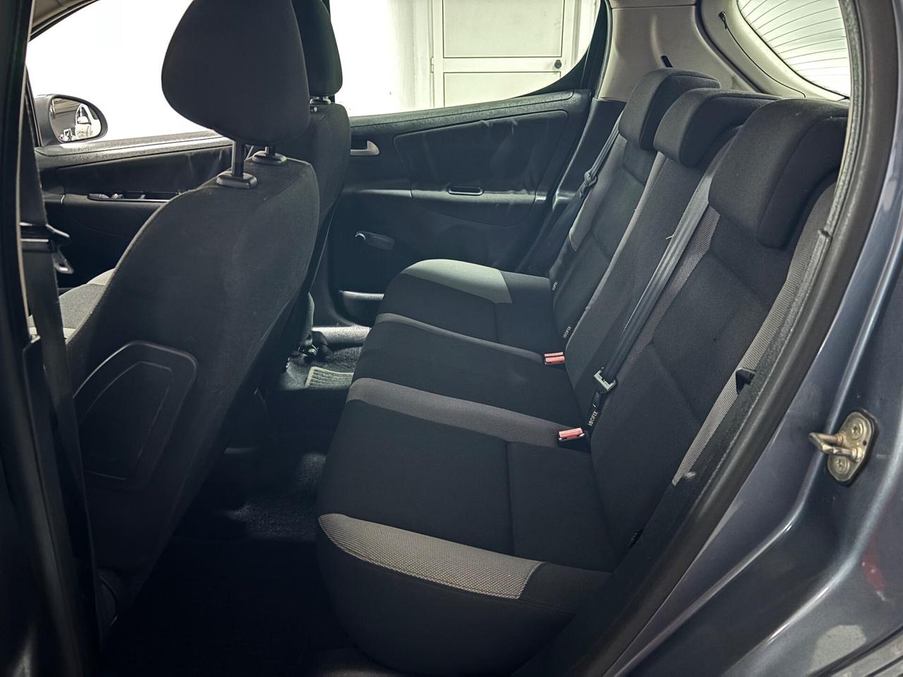 Peugeot 207 1.4 HDi 70CV OK NEOPATENTATI