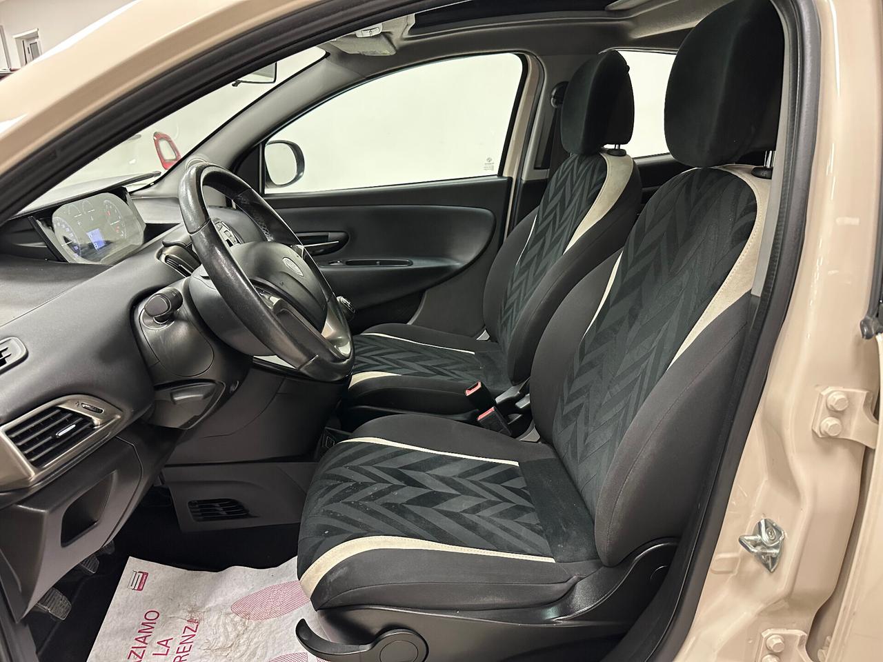 Lancia Ypsilon 1.2 69 CV 5P GPL Ecochic Gold 2017