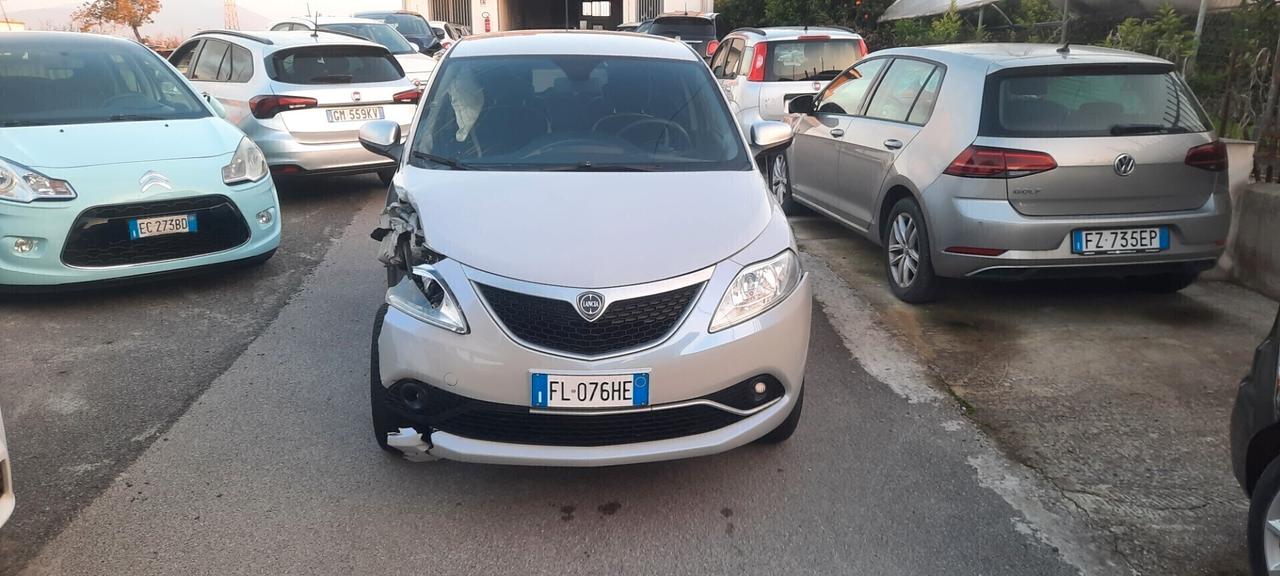 Lancia Ypsilon 0.9 TwinAir 85 CV 5 porte Metano Ecochic Mya