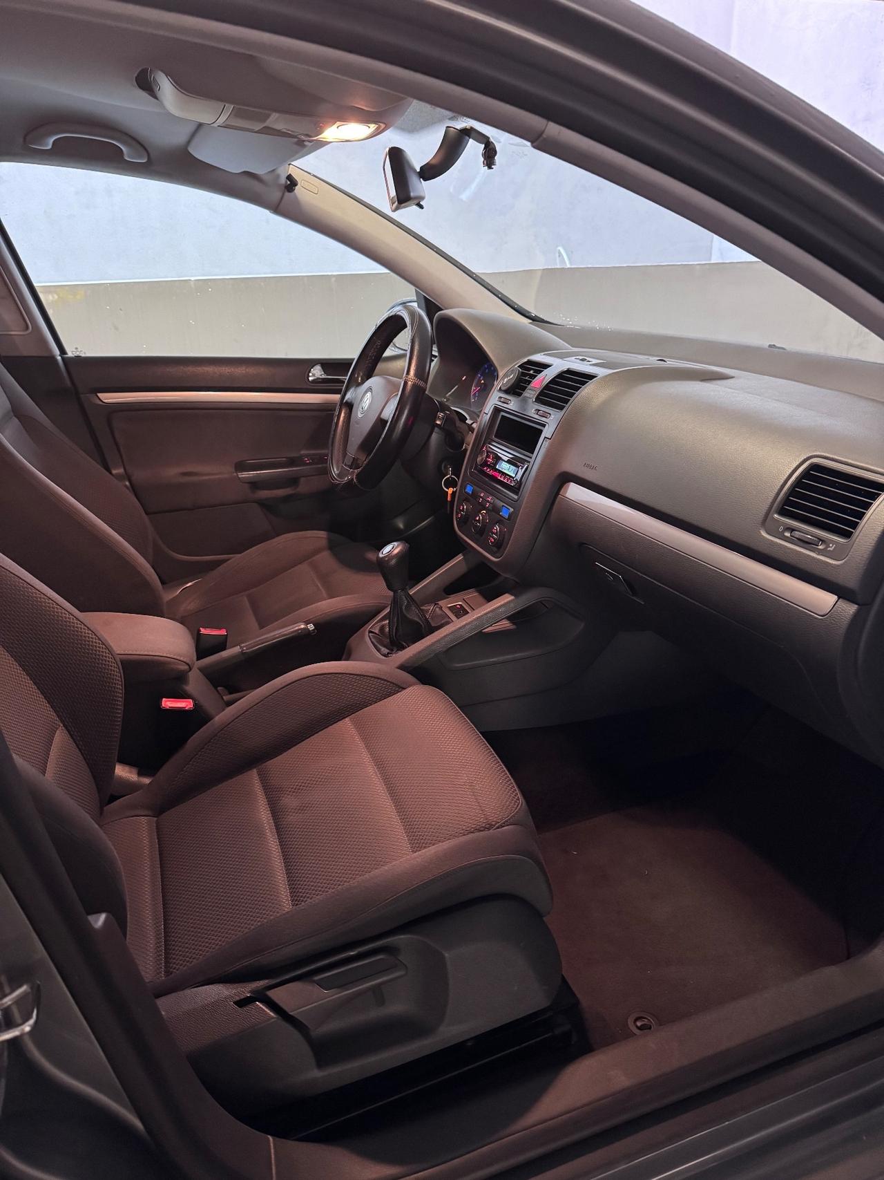 Volkswagen Golf 1.6 16V FSI 5p. Sportline