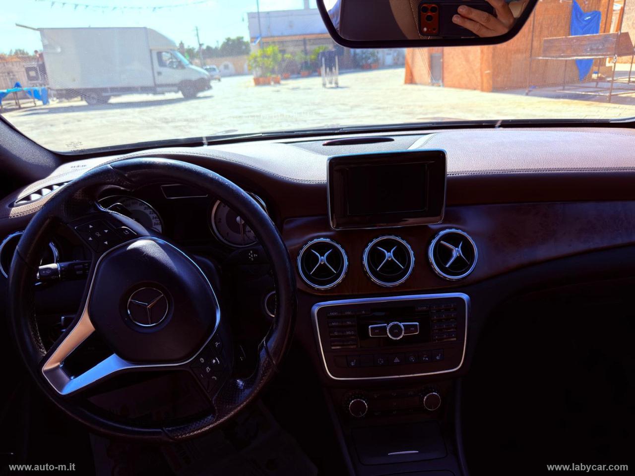 MERCEDES-BENZ GLA 200 d Automatic Premium