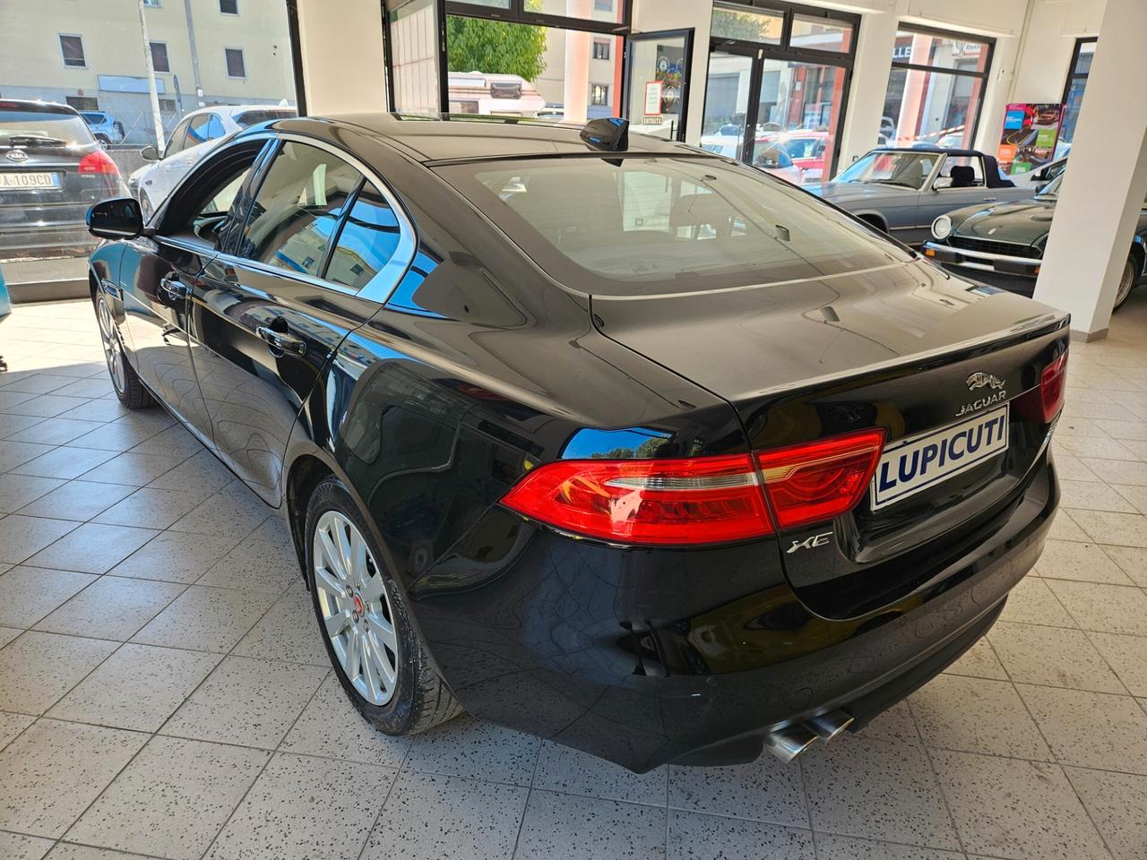 Jaguar XE 2.0 D 180 CV aut. Pure