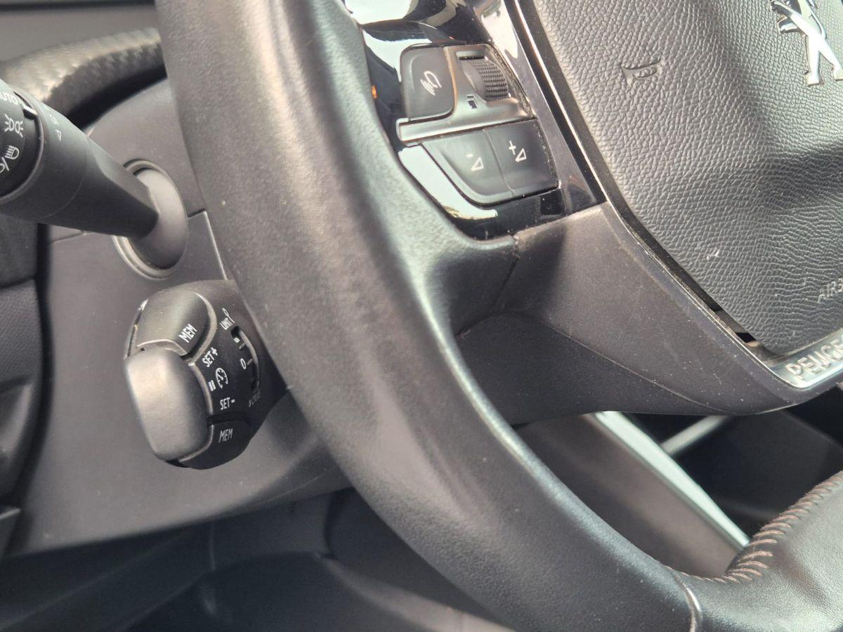 PEUGEOT - 208 - BlueHDi 100 S&S 5p. Allure