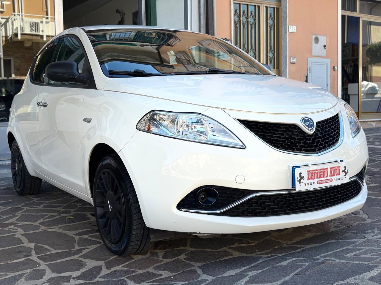 Lancia Ypsilon 1.2 69 CV 5P Gold UCONNECT Blue&Me