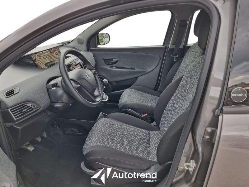 Lancia Ypsilon 1.0 FireFly 70 CV 5 porte Hybrid Ecochic Silver S&S
