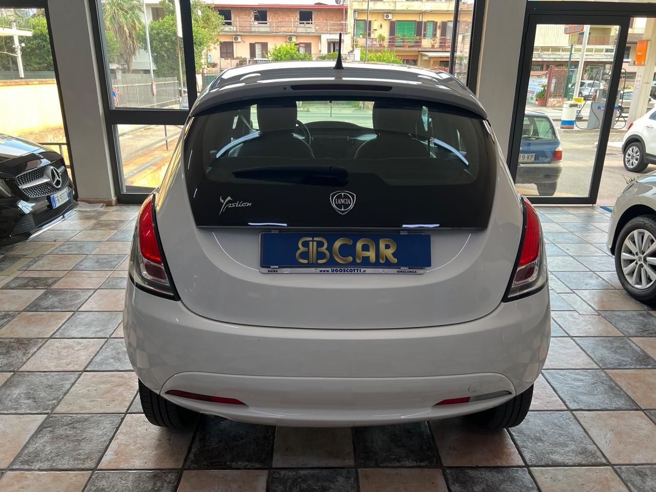 Lancia Ypsilon 0.9 TwinAir 85 CV 5 porte Metano Ecochic Platinum