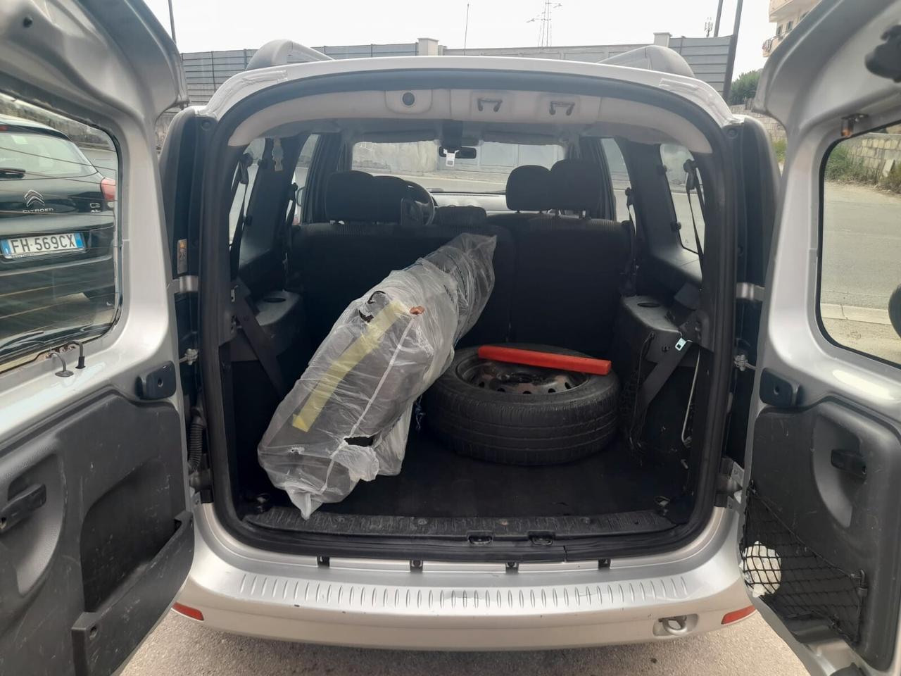 Dacia Logan 1.6cc gpl 12 mesi garanzia-2009