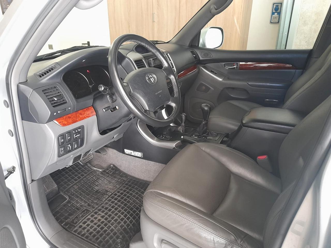 Toyota Land Cruiser 7 POSTI 3.0 D-4D 5p. aut. Wagon