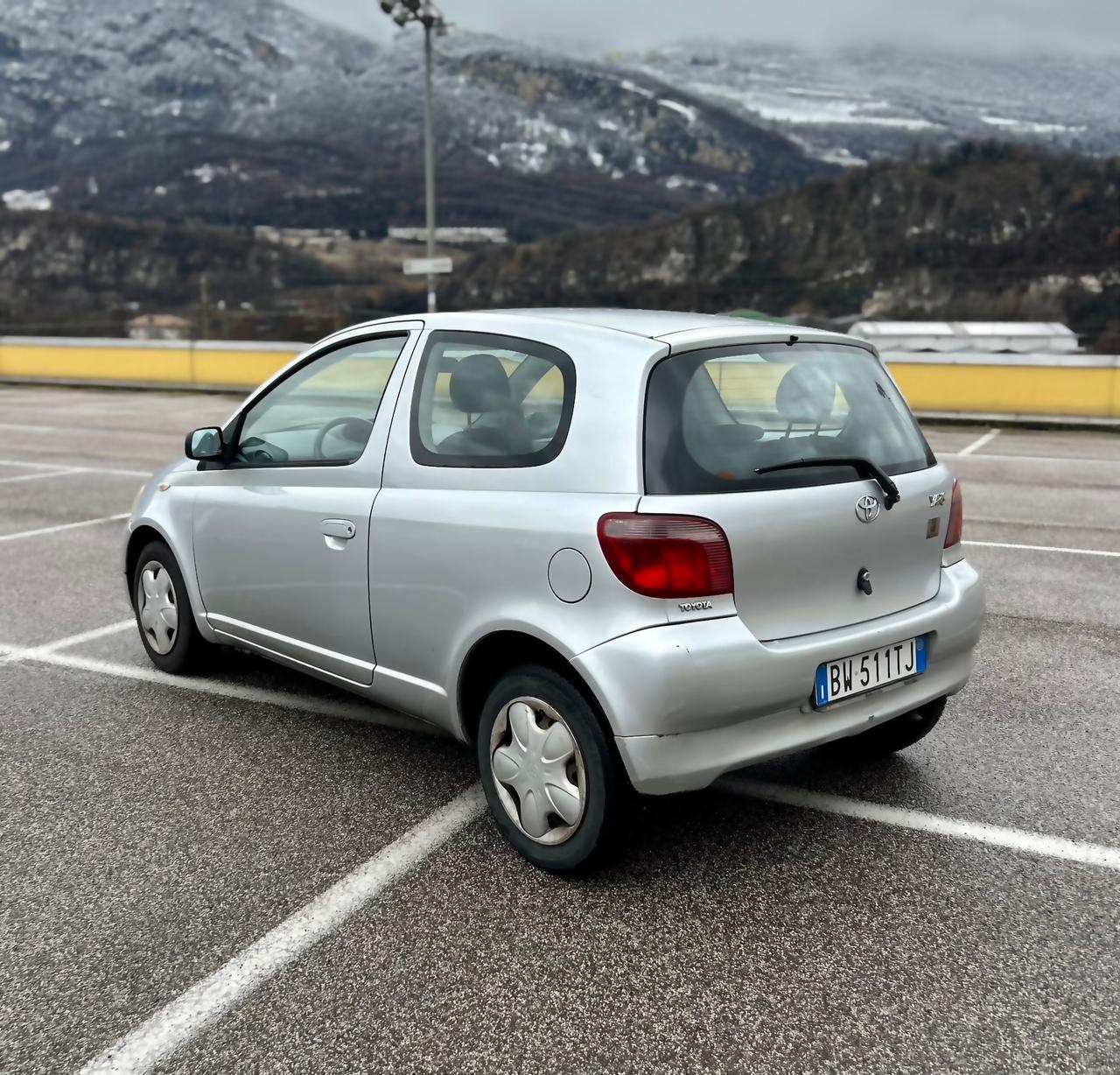 Toyota Yaris 1.0i 16V cat SOL 3 porte Neopatentati