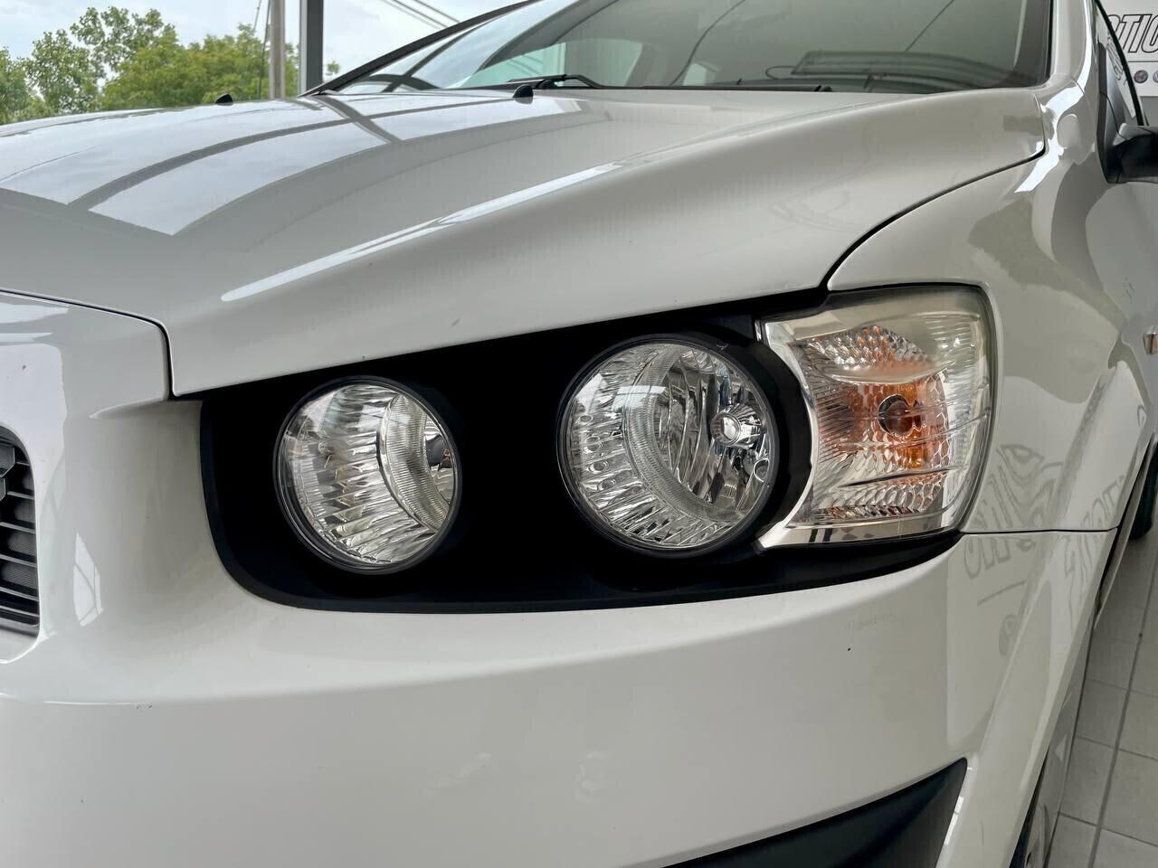 Chevrolet Aveo 1.2 - Clima & Cruise Control
