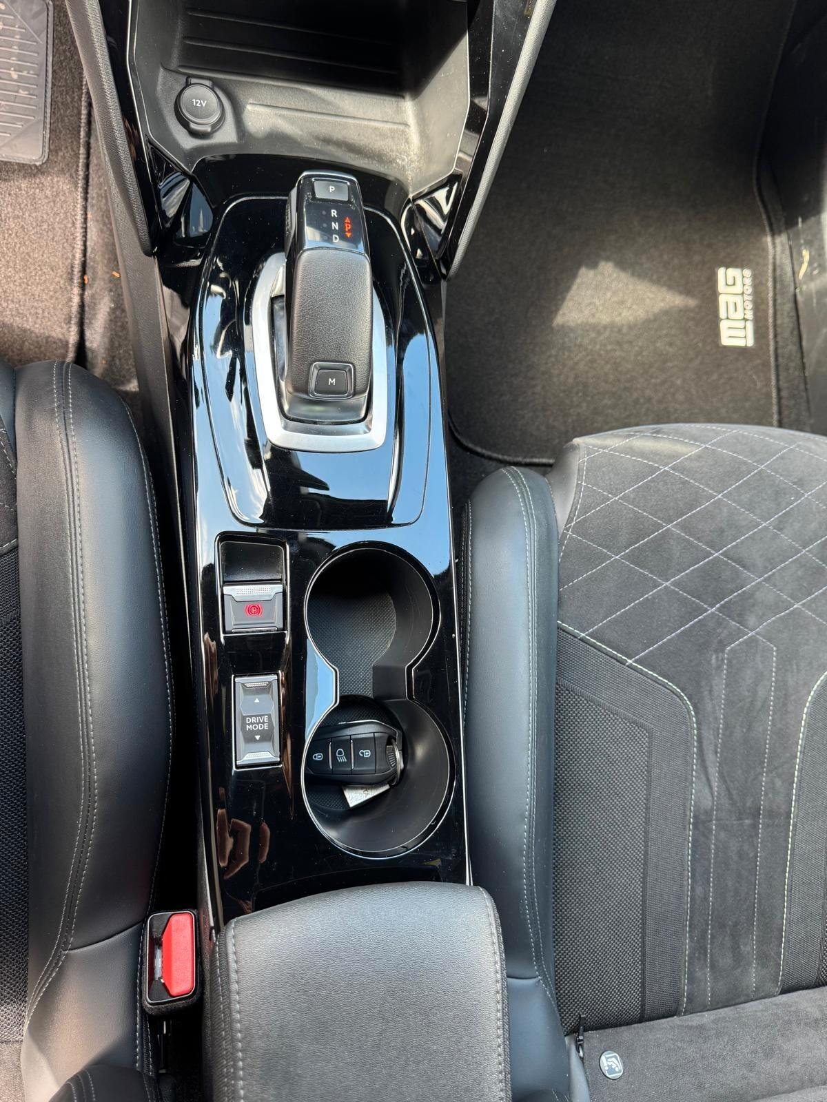 Peugeot 2008 PureTech 155 S&S EAT8 GT