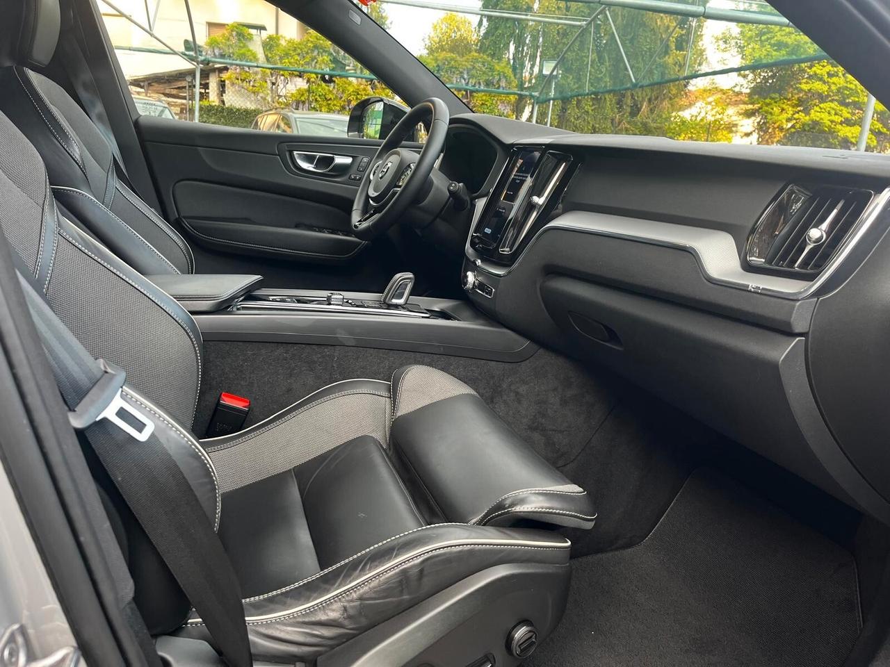 Volvo XC 60 XC60 B4 (d) AWD Geartronic R-design