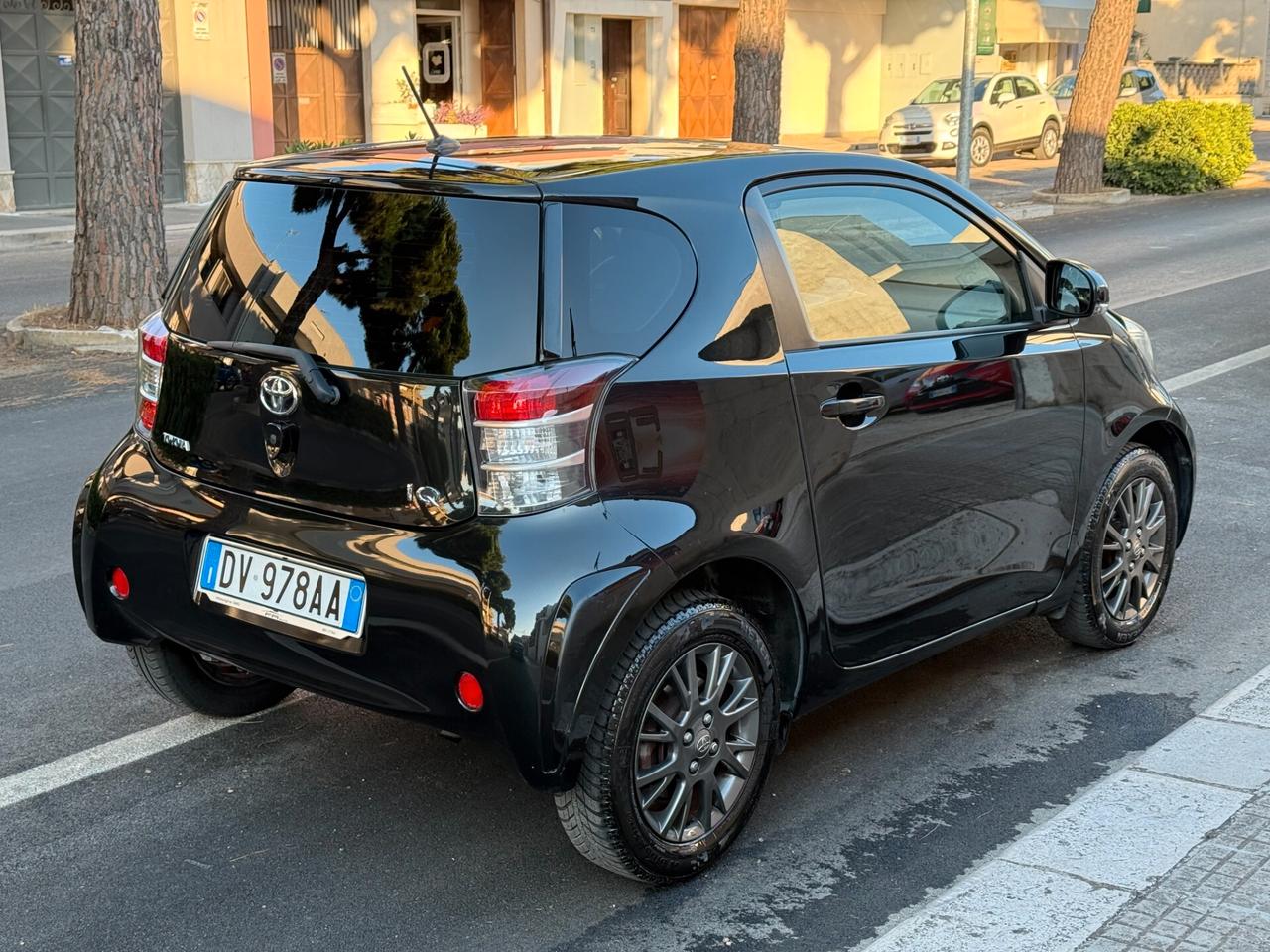 Toyota iQ 1.0 68CV Automatic *NAVI - 2009
