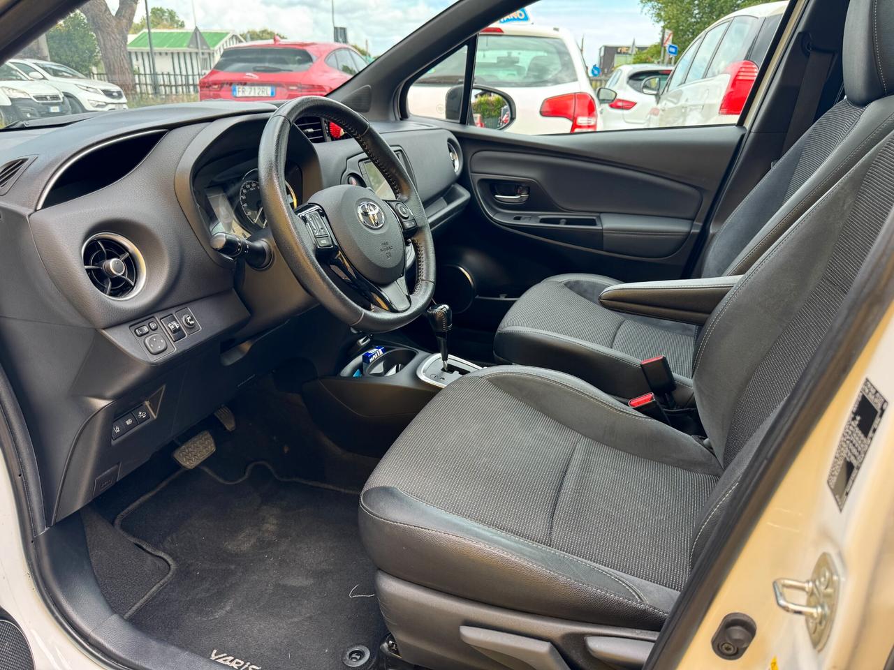 TOYOTA YARIS 2019 FULL OPTIONAL TETTO GARANZIA 2034 CASA MADRE