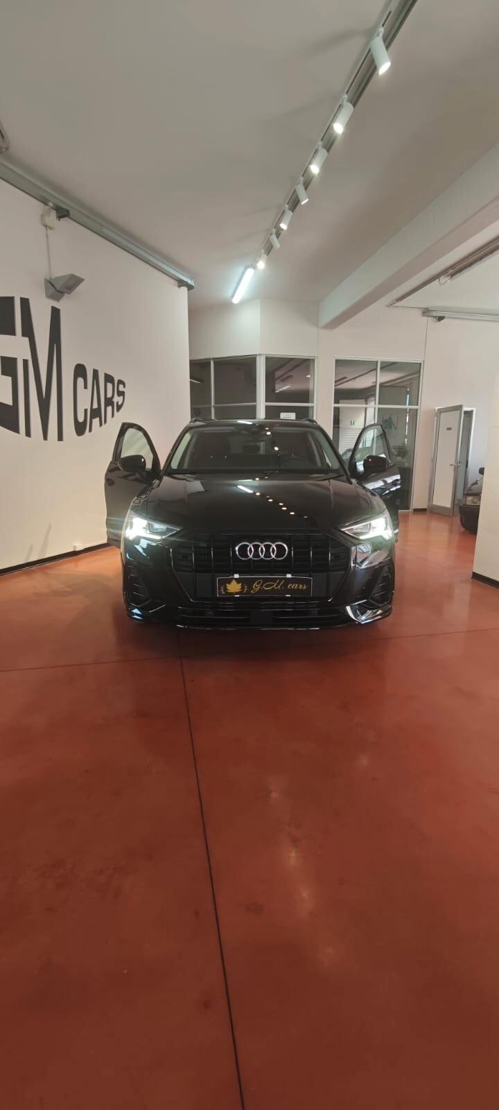 Audi Q3 35 TDI S tronic Identity Black