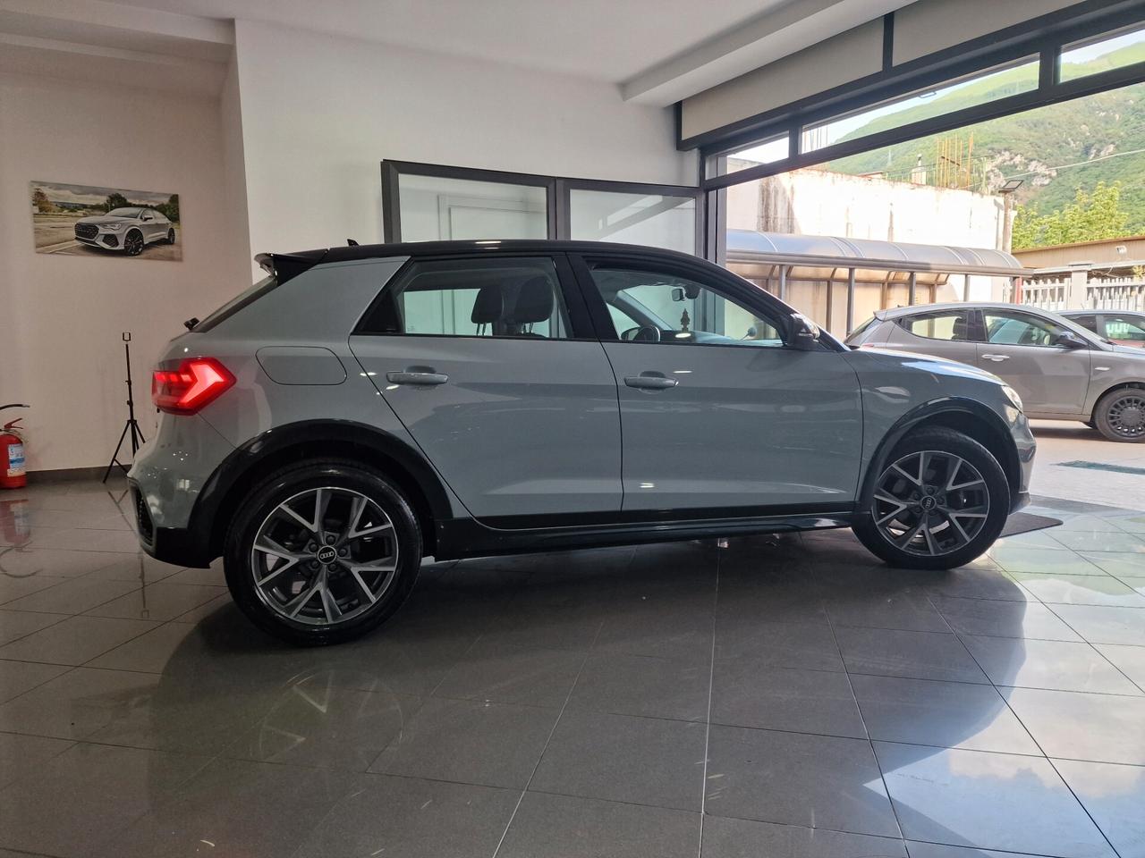 Audi A1 citycarver 30 TFSI S tronic Identity Contrast