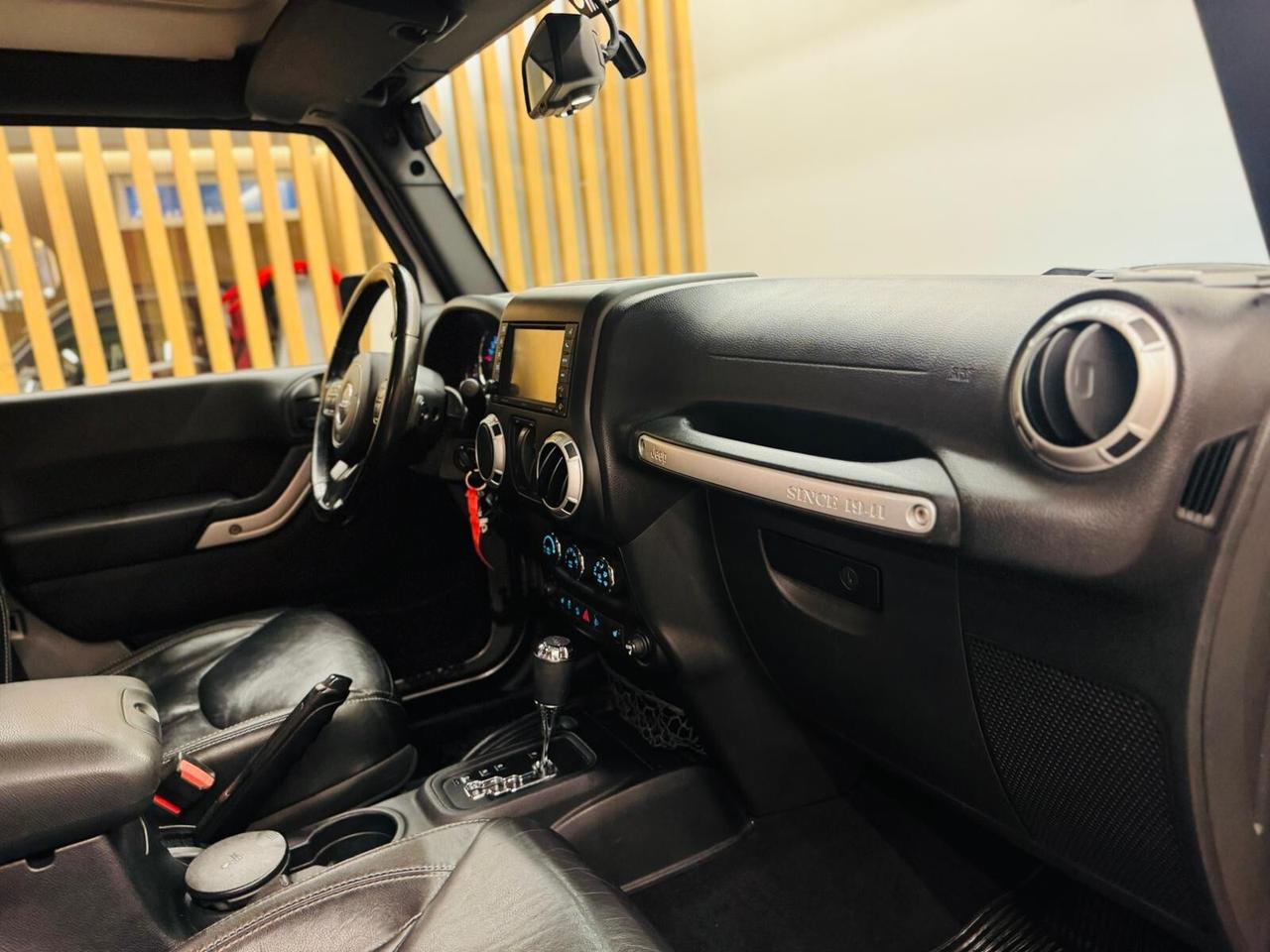 Jeep Wrangler 2.8 CRD SAHARA UNLIMITED PARI AL NUOVO restilyng