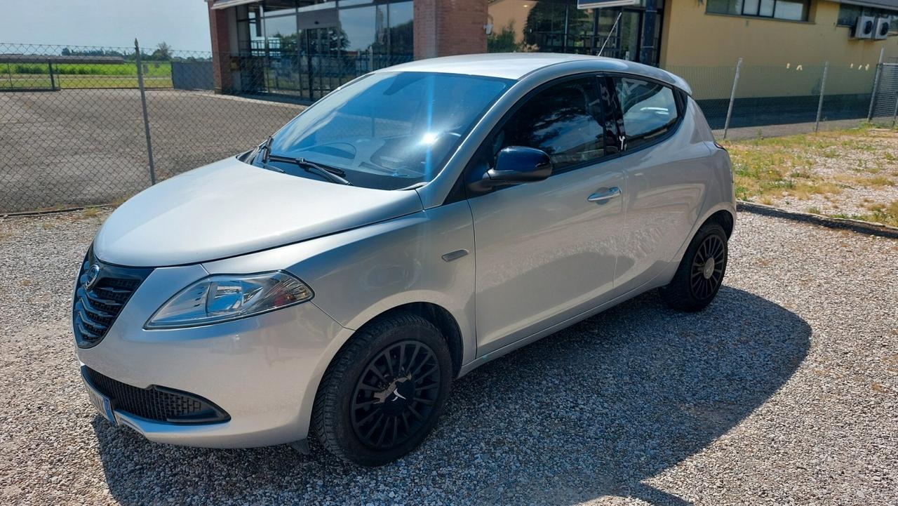 Lancia Ypsilon 1.2 69 CV 5 porte Gold