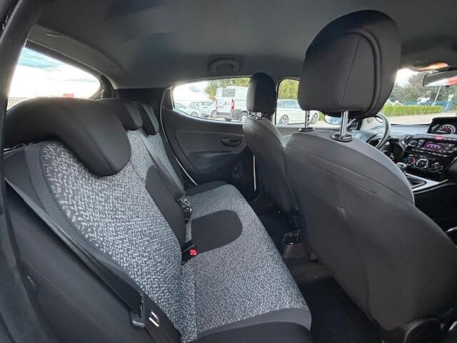 Lancia Ypsilon 1.0 FireFly 5 porte S&S Hybrid Ecochic Silver OK NEOPATENTATI