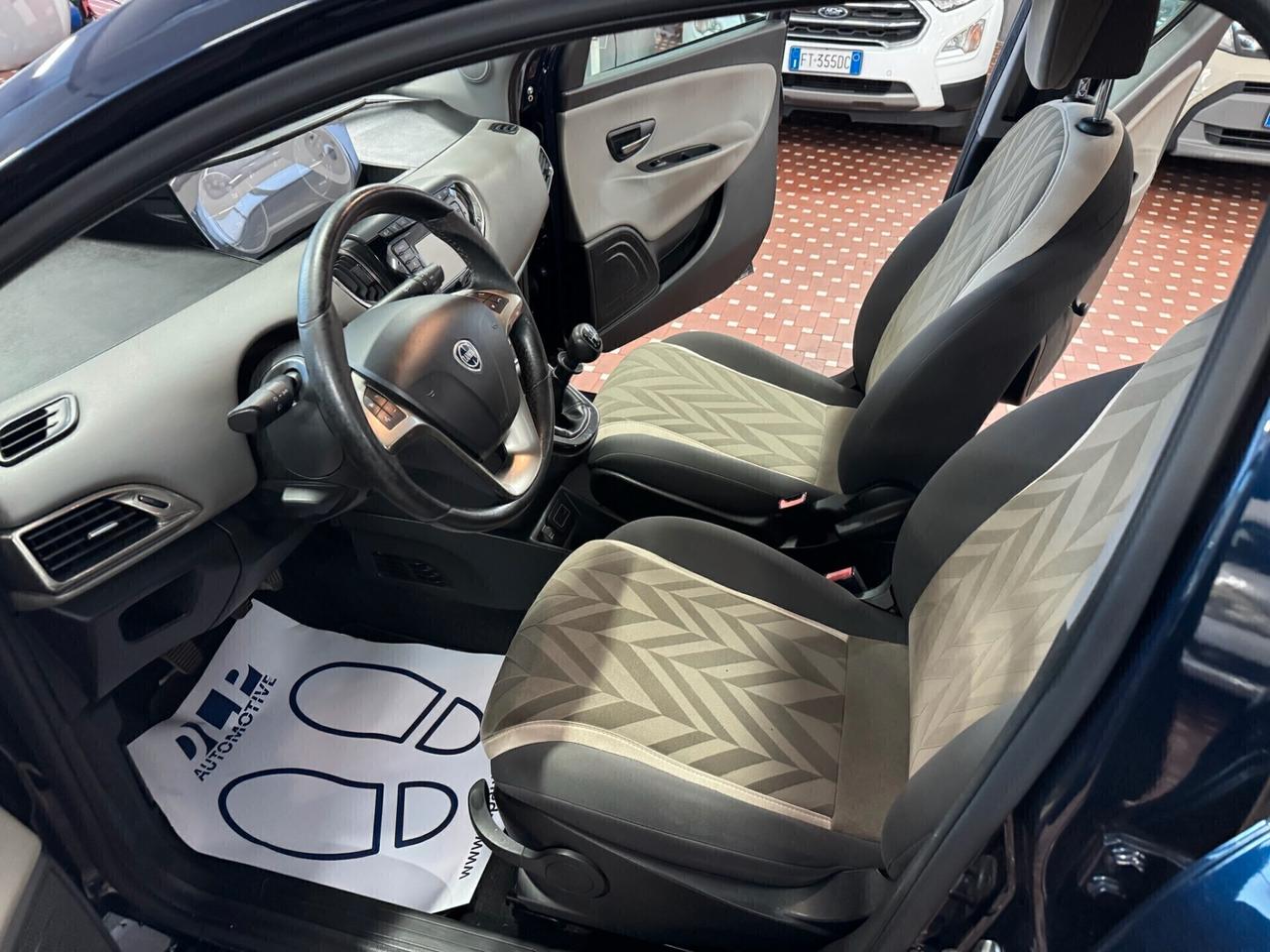 Lancia Ypsilon 1.2 69 CV 5 porte Platinum - NEOPATENTATI