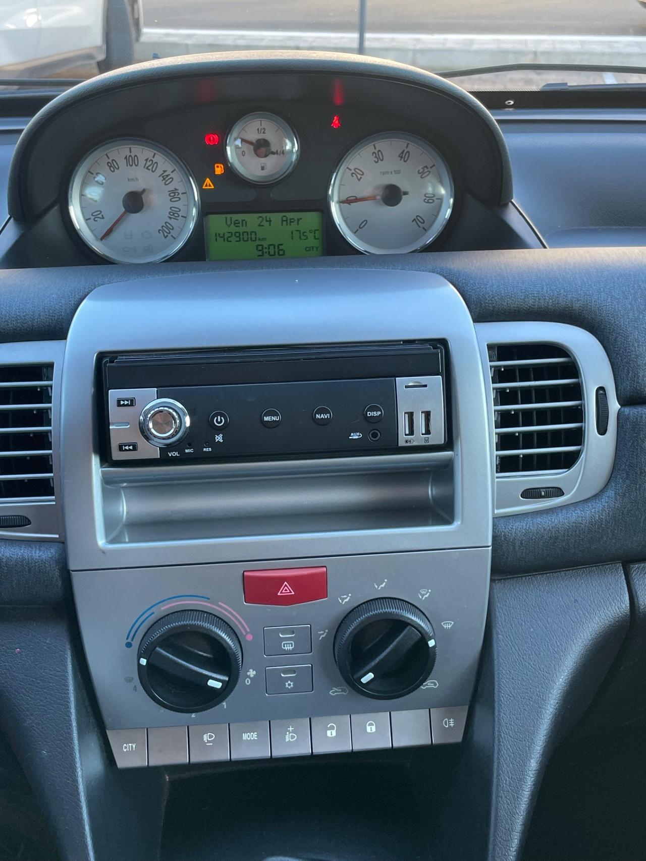 Lancia Ypsilon 1.4 Unyca Ecochic GPL 77 cv