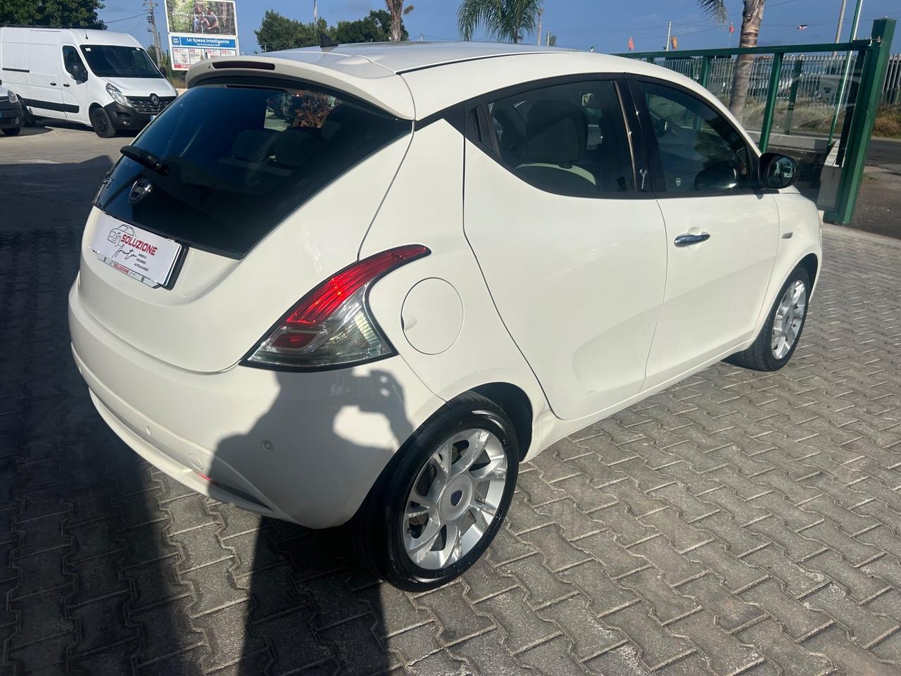 Lancia Ypsilon 1.2 69 CV 5 porte Platinum