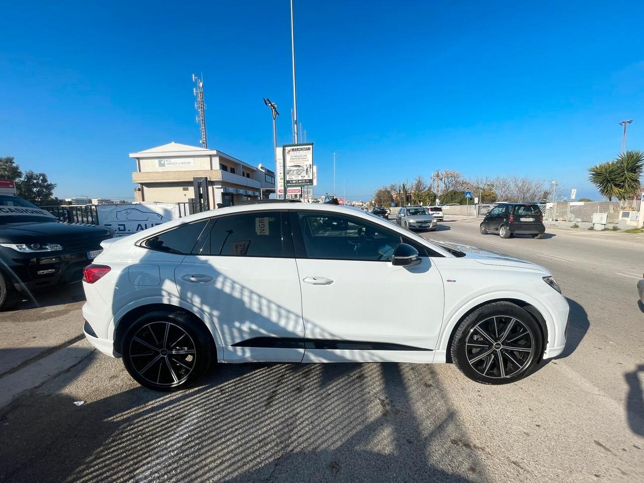 Audi Q4 50 e-tron quattro S line edition