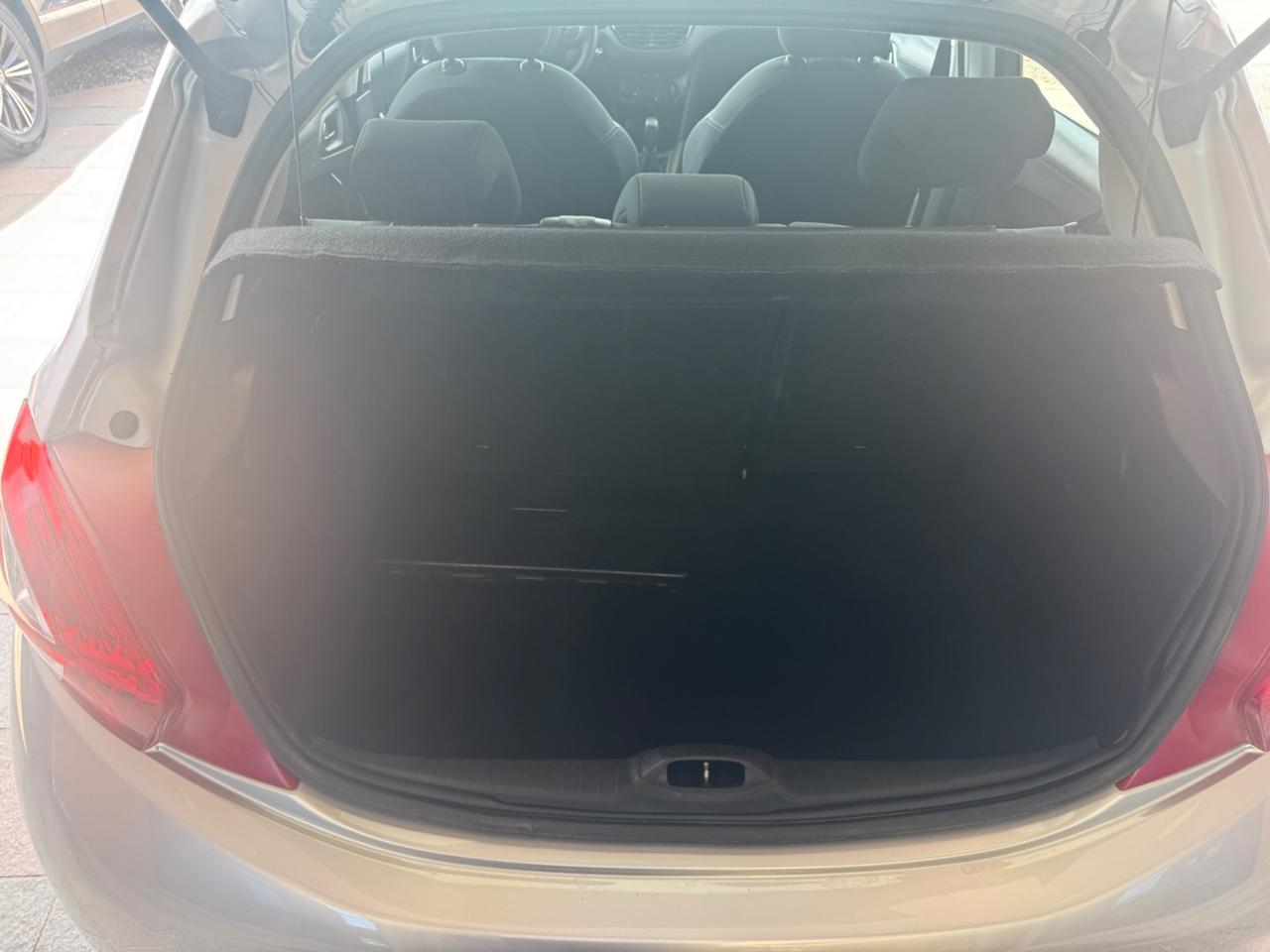 Peugeot 208 1.4 HDi 68 CV 5 porte Allure Neopatentati