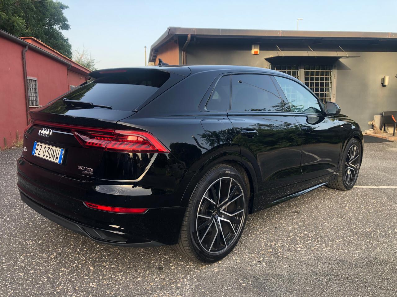 Audi Q8 50 TDI 286 CV quattro S LINE EDITION BLACK 22' TETTO PERMUTE E RATE